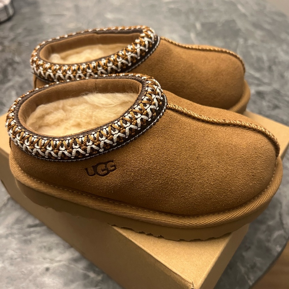 Brand new toddler Tasman II UGG.